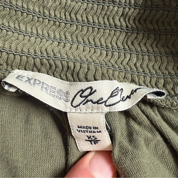 EXPRESS ONE ELEVEN OLIVE GREEN OFF THE SHOULDER FLOWY CROPPED EYELET TOP SIZE XS - Picture 6 of 6